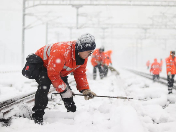 耀世：南方多地出现雨雪天气 铁路部门启动应急措施